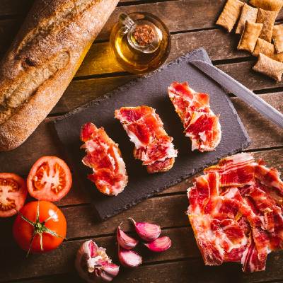 Maestro Jamonero cutting Jamón Pata Negra